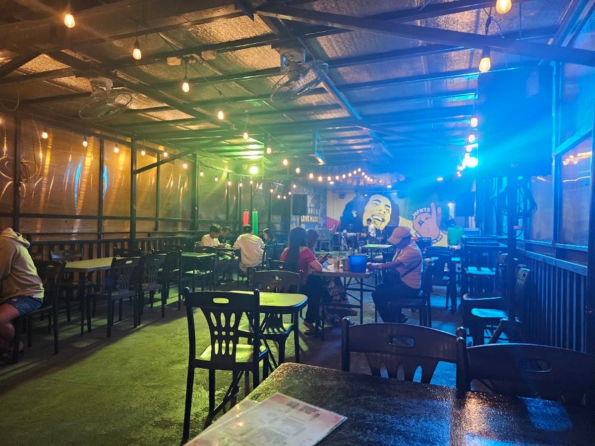 2 Joints Grill & Resto Bar