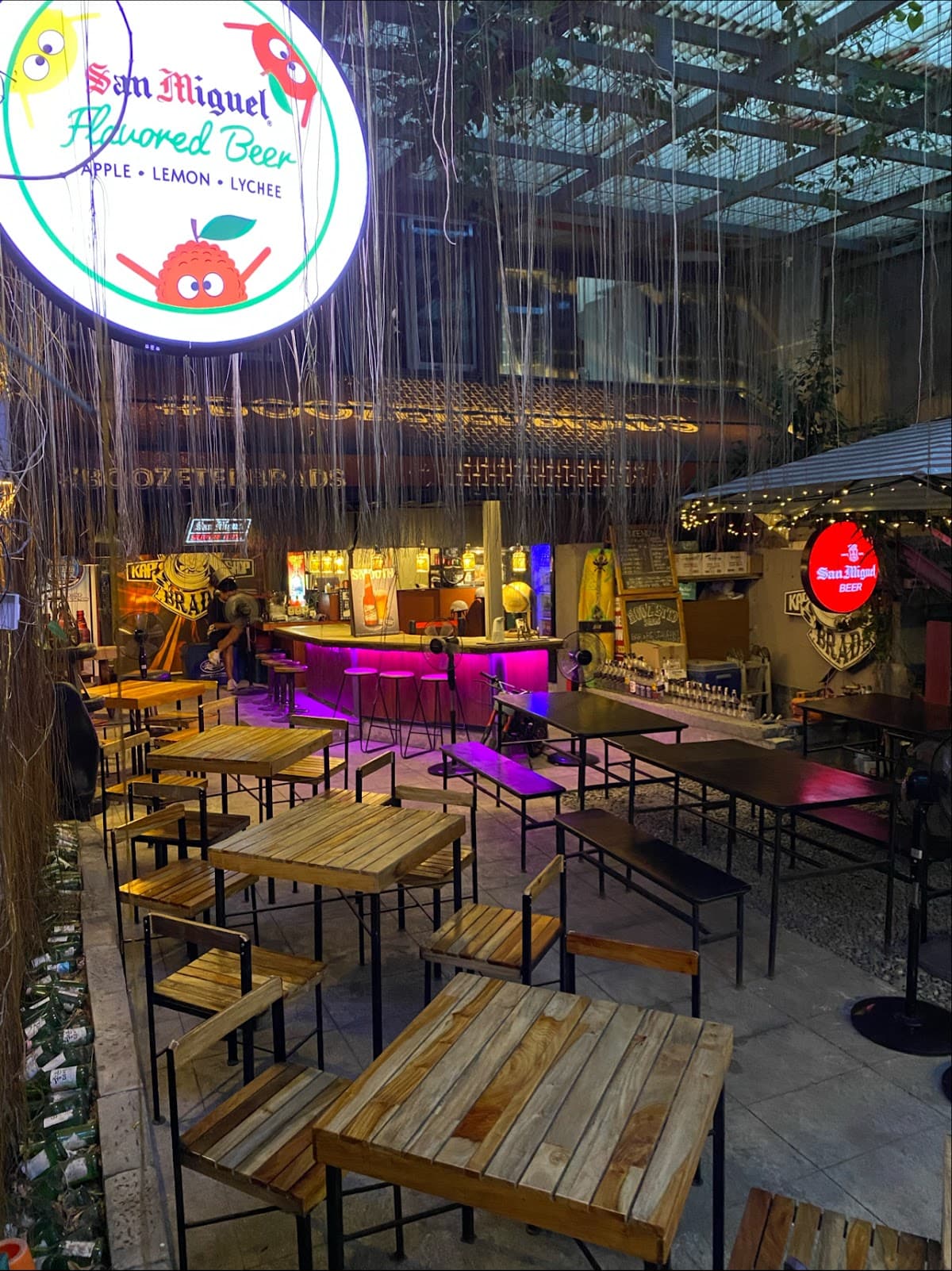 BoozetedBrads Bar and Restaurant