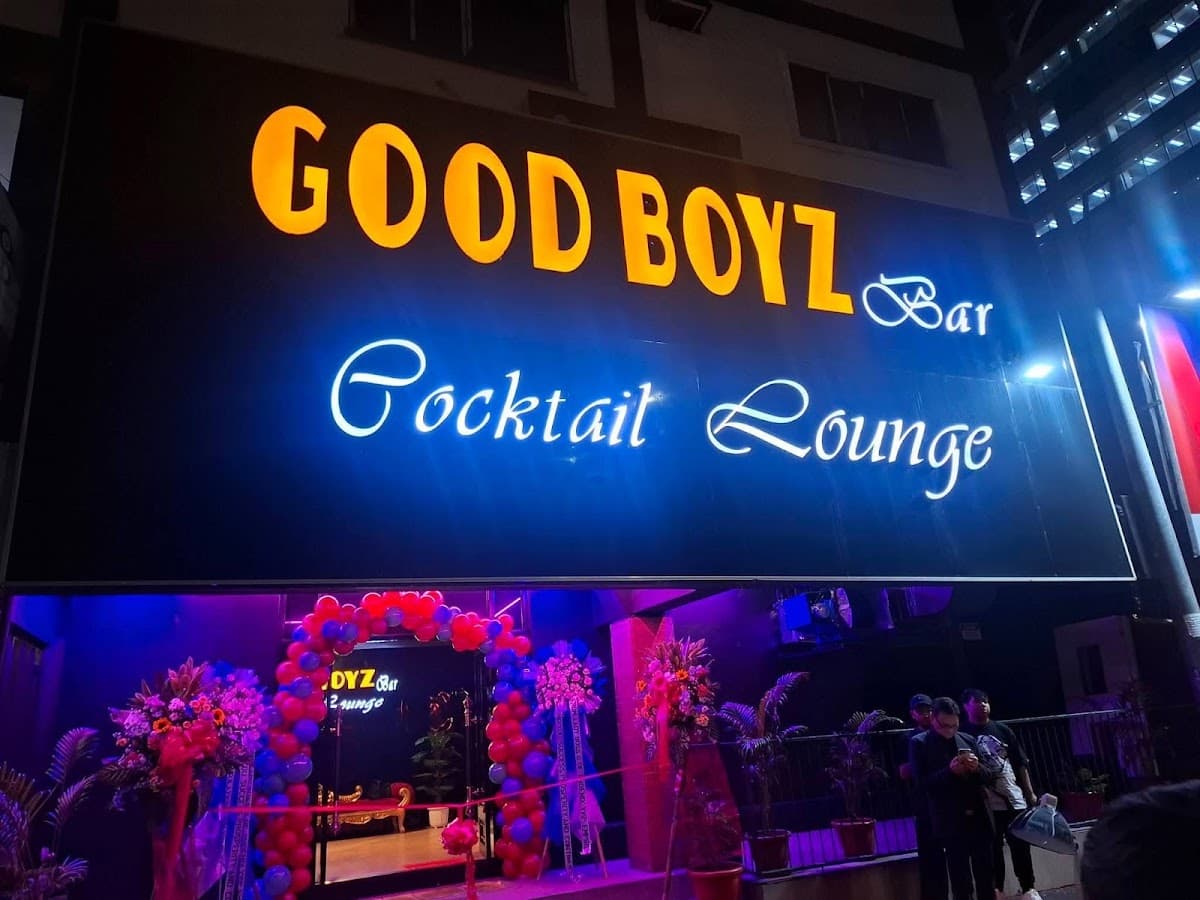 Good Boyz Bar & Cocktail Lounge