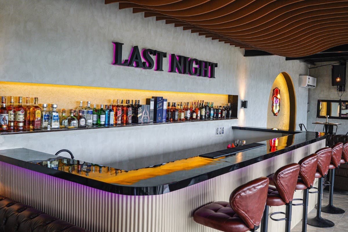 Last Night Rooftop Bar