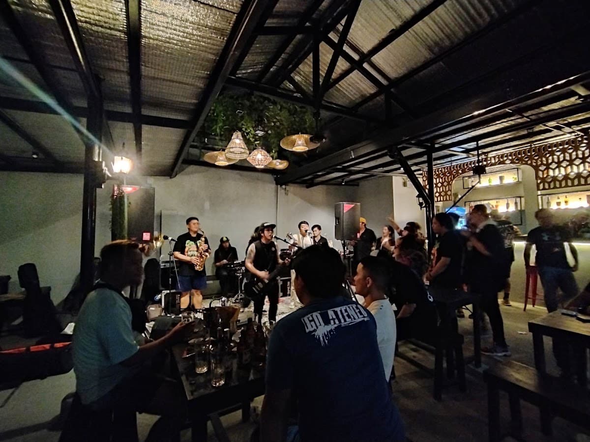 Pasilyo Artist Tavern